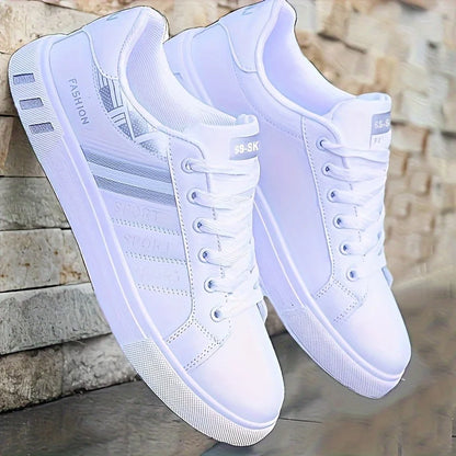 A Pair of White Sneakers, Perfect for Skateboarding, Casual Sports, And Everyday Wear. Lightweight with a Soft Sole, Suitable fo