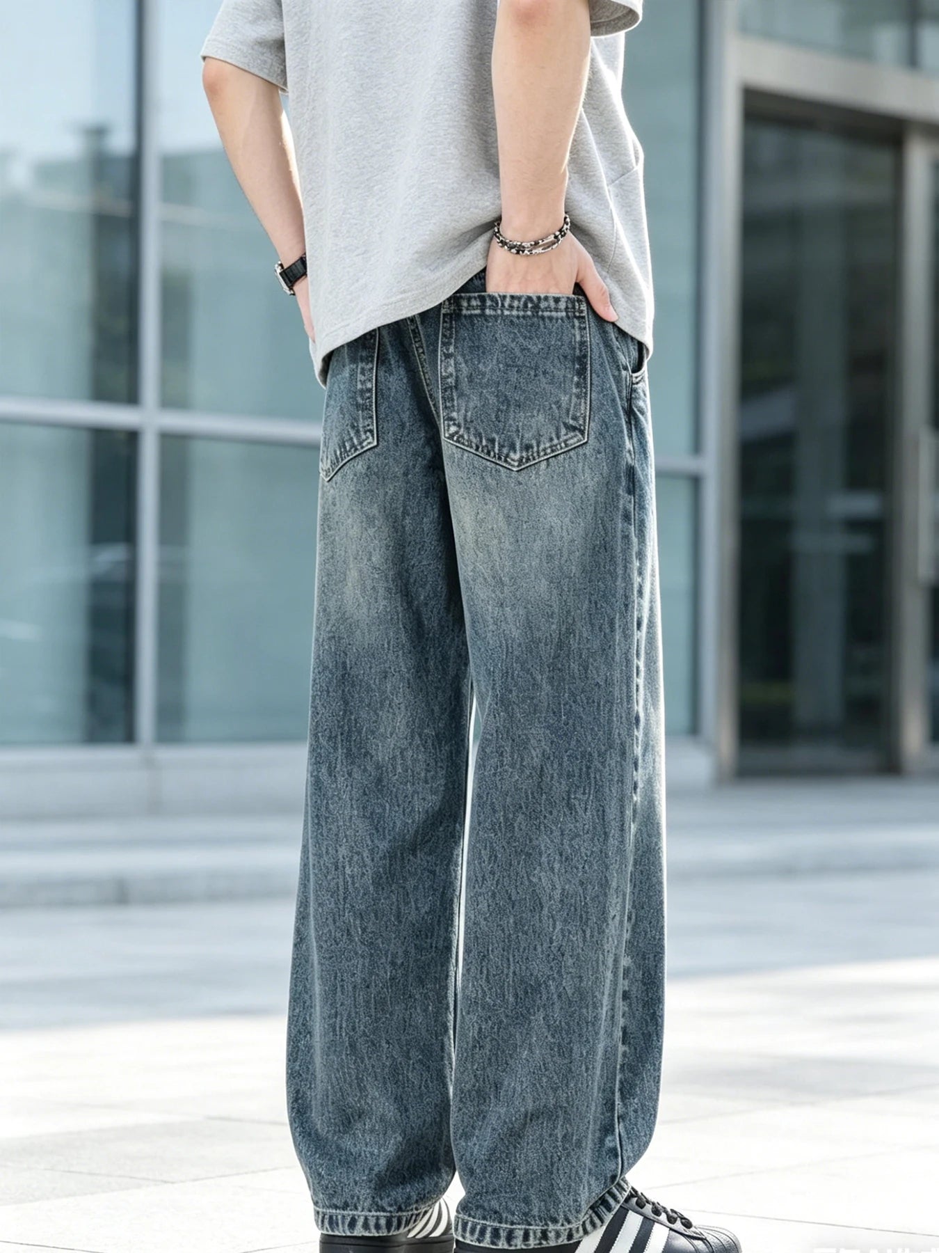 Men's jeans are cut to accommodate various leg shapes, with classic back pocket design and a loose fit.