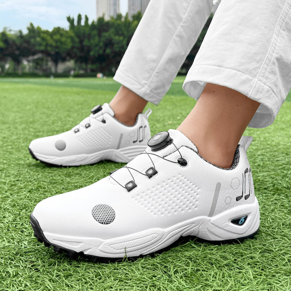 Men's outdoor leisure sports peak sneakers are suitable for various grass activities, durable and strong grip