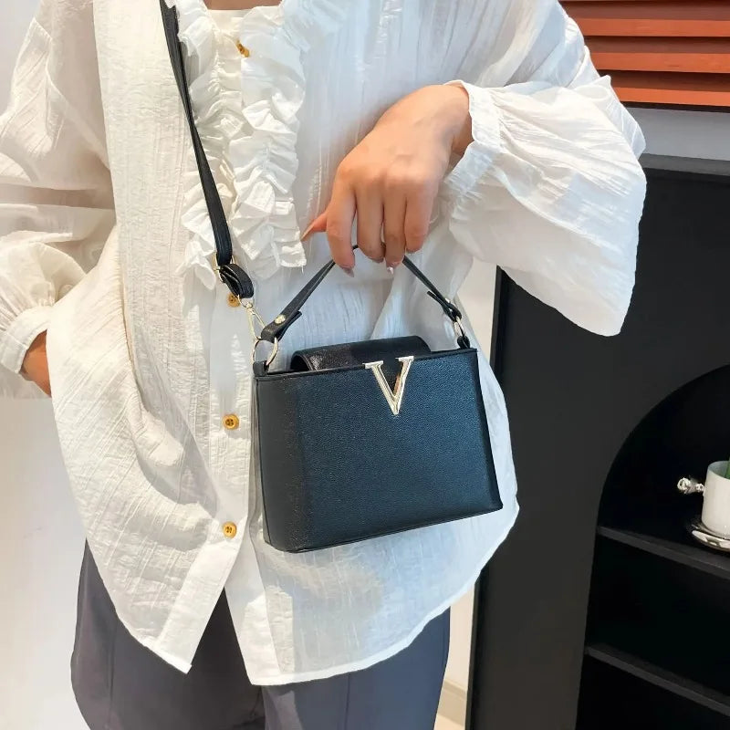 Luxury Women's Tote Bag, Chic V Shaped Stylish Pu Leather Bucket Bag
